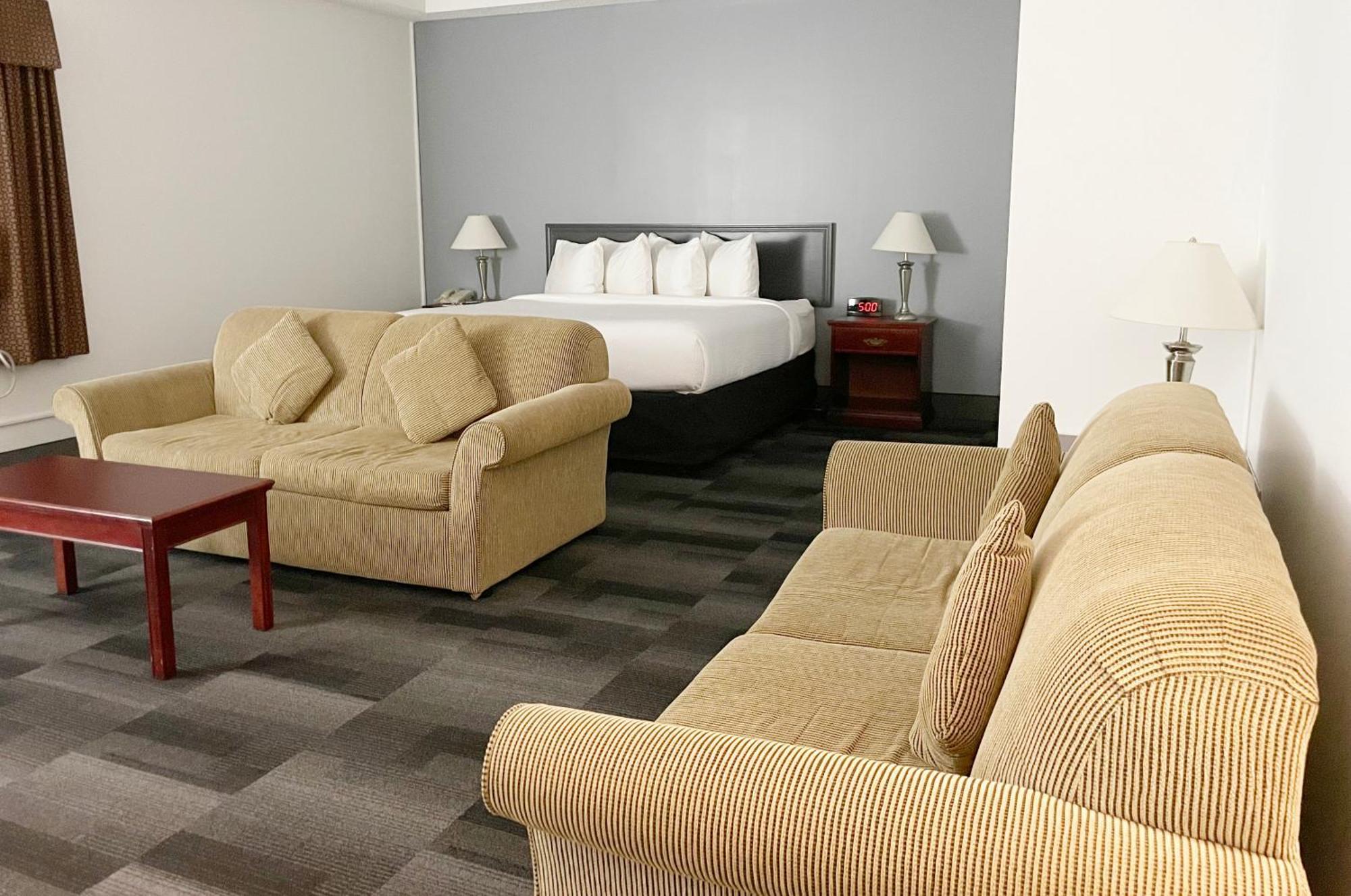Days Inn & Conference Centre By Wyndham Camrose Norsemen Zewnętrze zdjęcie