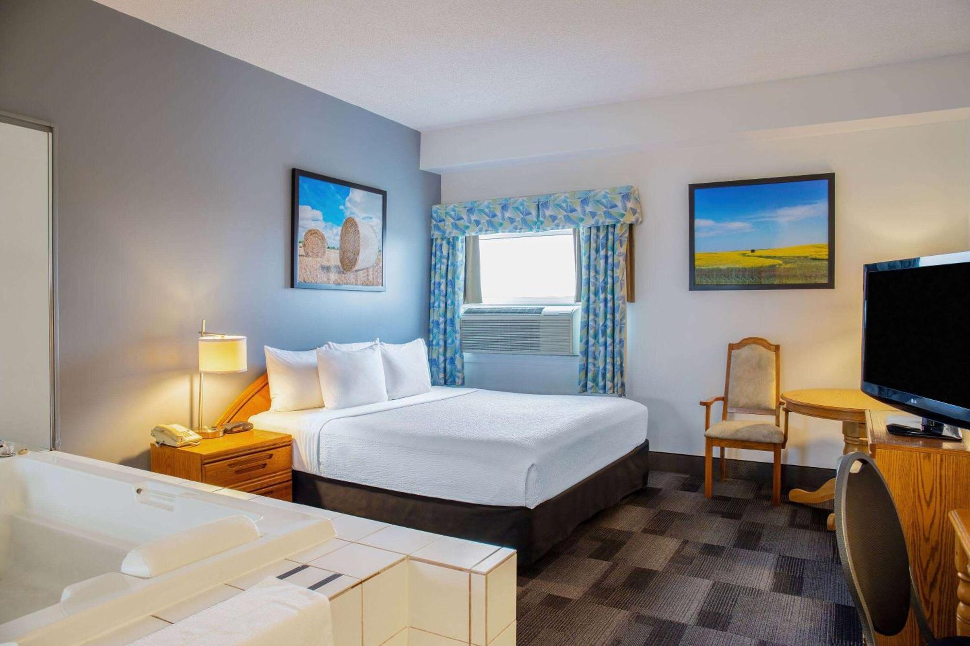Days Inn & Conference Centre By Wyndham Camrose Norsemen Zewnętrze zdjęcie