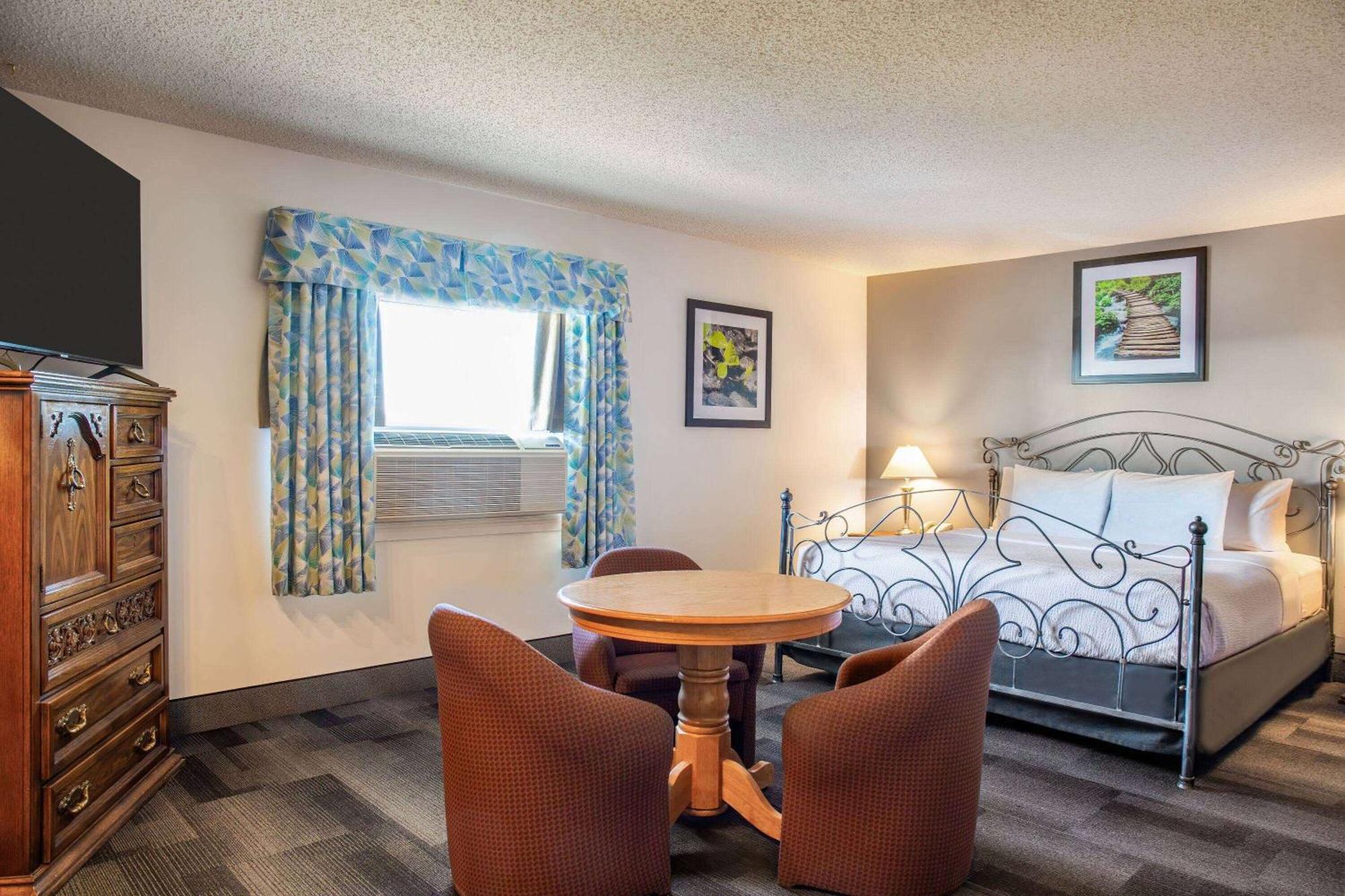 Days Inn & Conference Centre By Wyndham Camrose Norsemen Zewnętrze zdjęcie